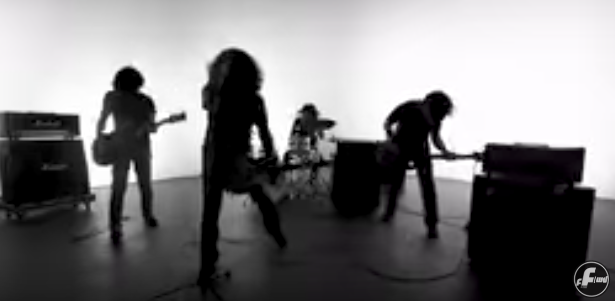 Lizzie merilis video klip resmi untuk single Decider