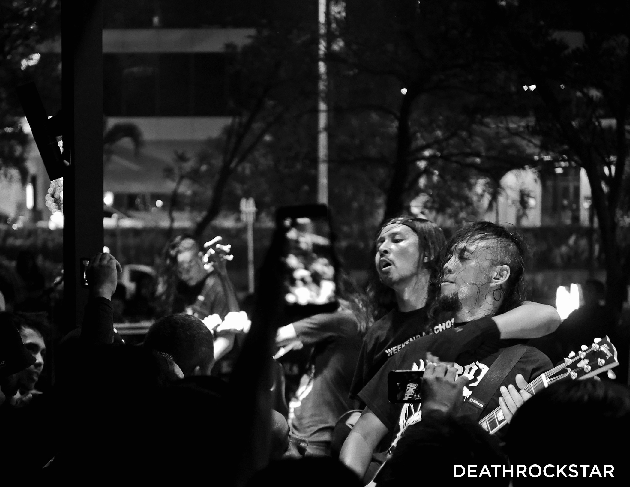 Foto-Foto Tendangan Hari Kamis Bersama Seringai & Burgerkill di Beergarden