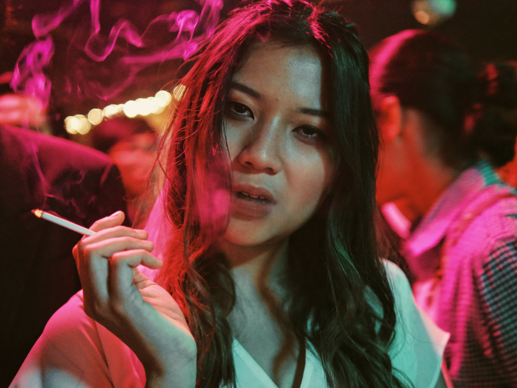 Danilla Menyanyikan Fingers di Duck Down Bar