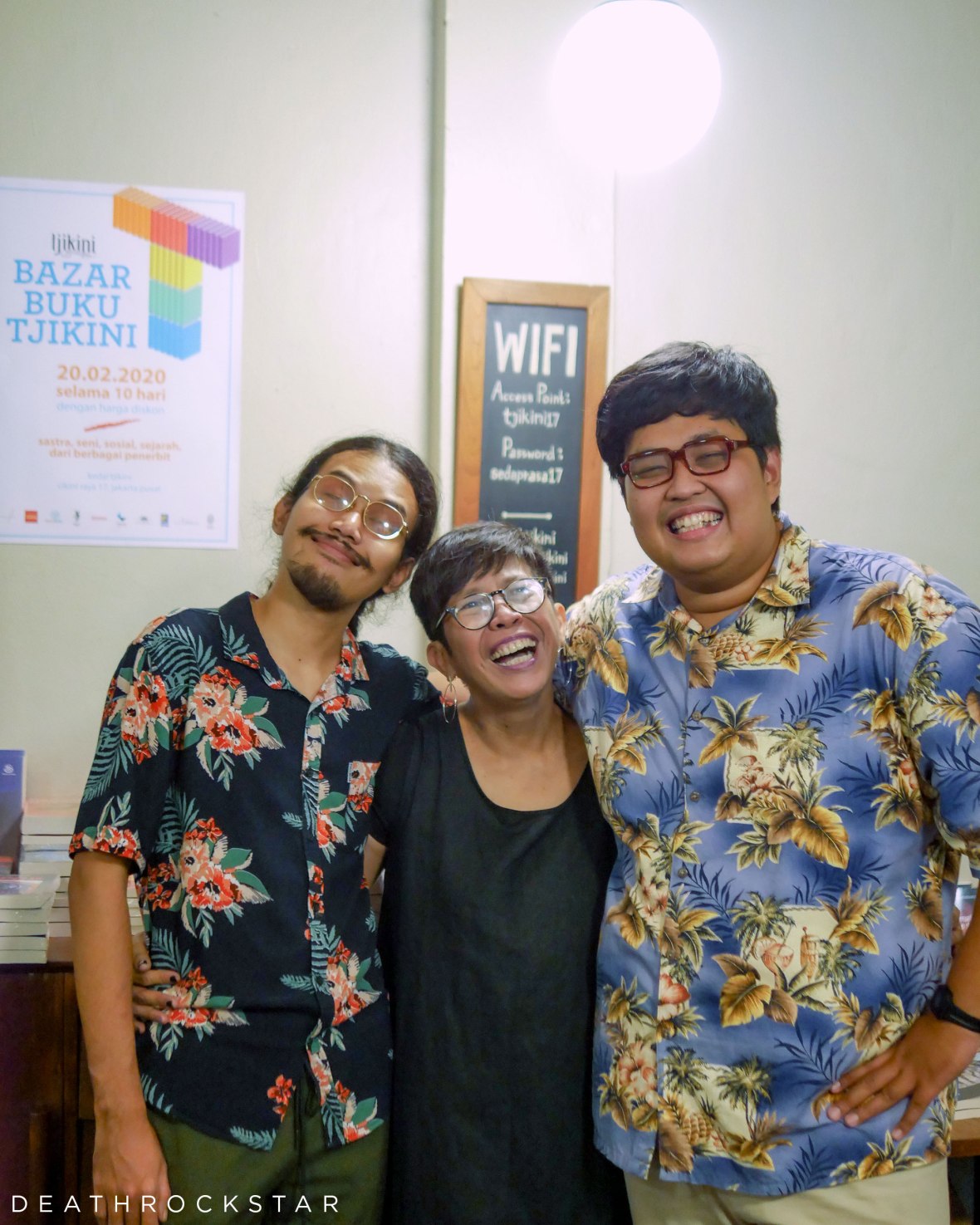 Reda Gaudiamo & Irama Pantai Selatan Bermain di Kedai Tjikini
